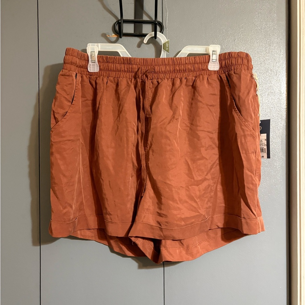 Universal thread 1x shorts NWT